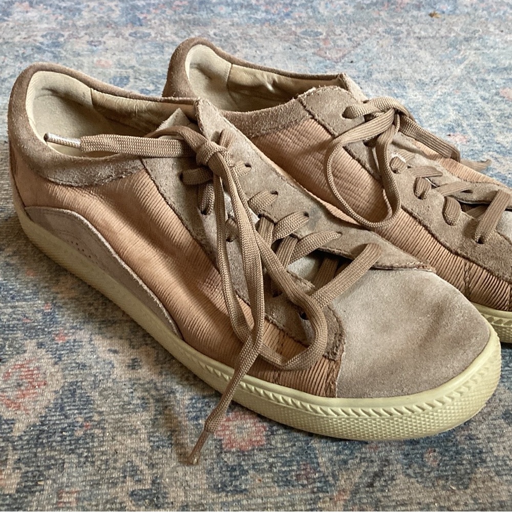 Womens earth shoes size 8.5